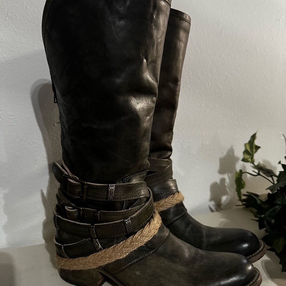 Freebird by Steven, olive Drove, size 8